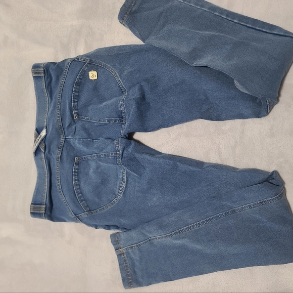 Freddy Jean's - Picture 2 of 3